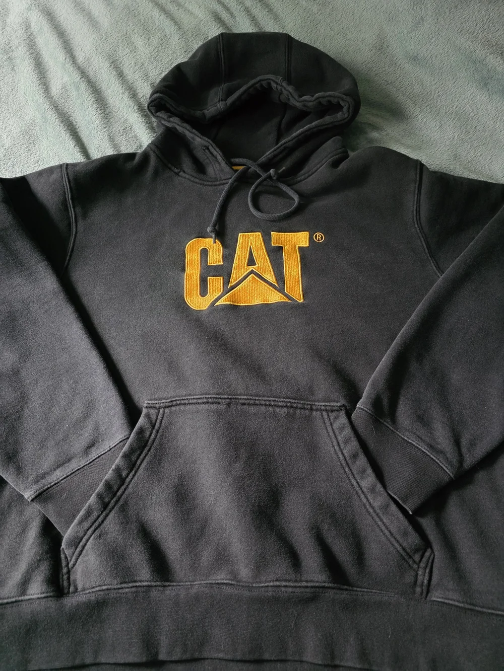 Caterpillar hoodie bold